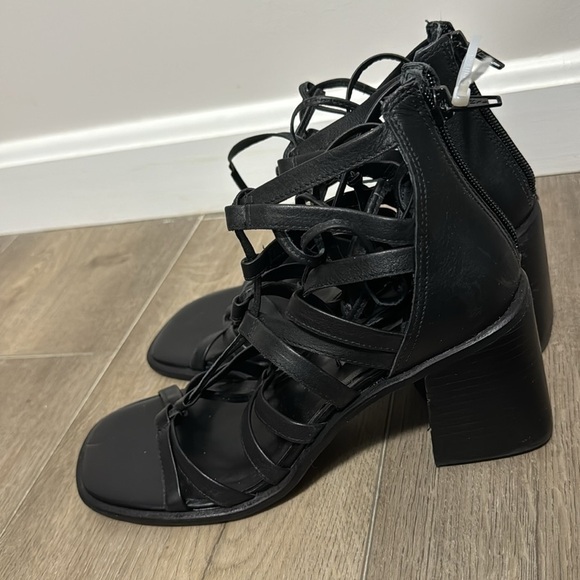 NEW! Steve Madden Black Leather Cherri Strappy Sandal - Size 7.5 - Picture 8 of 16